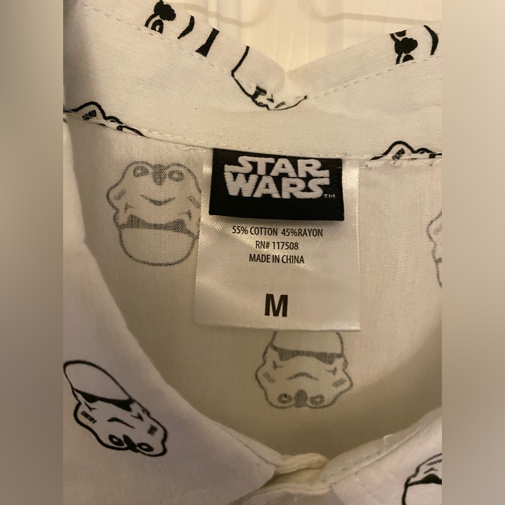 STAR WARS BRAND Darth Vader White Buttom Front Shirt- Men’s Medium